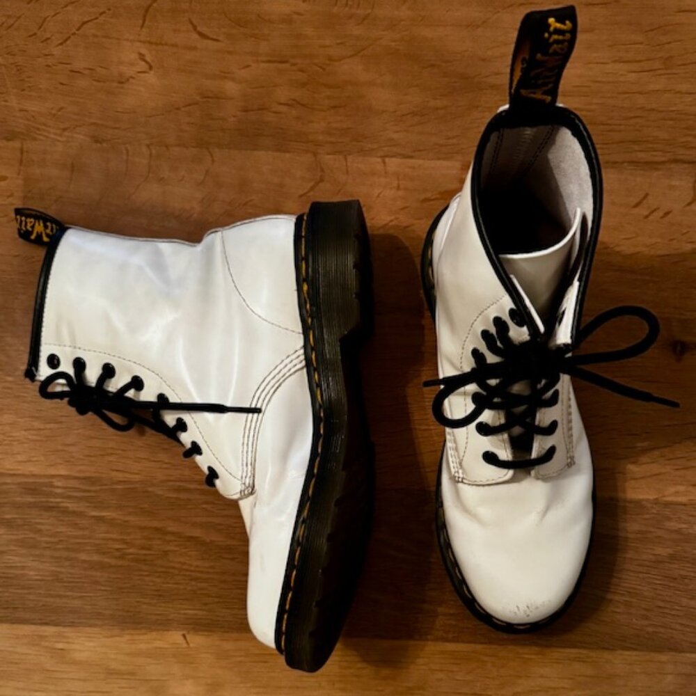 Dr. Martens 1460 White Smooth Leather 8-Eye Boots Size 8 - Picture 3 of 4